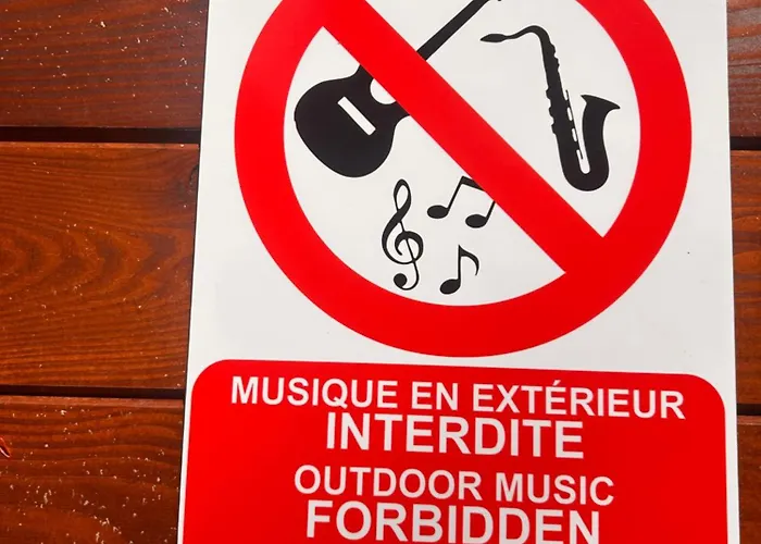 Du Champs Des Semeaux Wisches